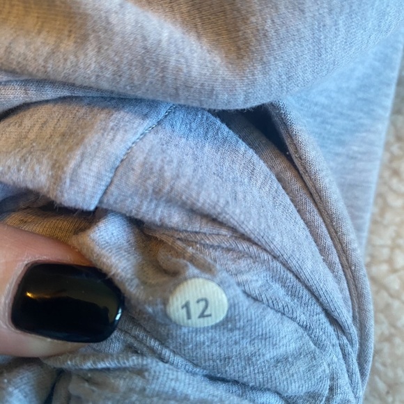 Authentic Lululemon hoodie. Unsure of name. Older style but in perfect condition - Picture 3 of 3